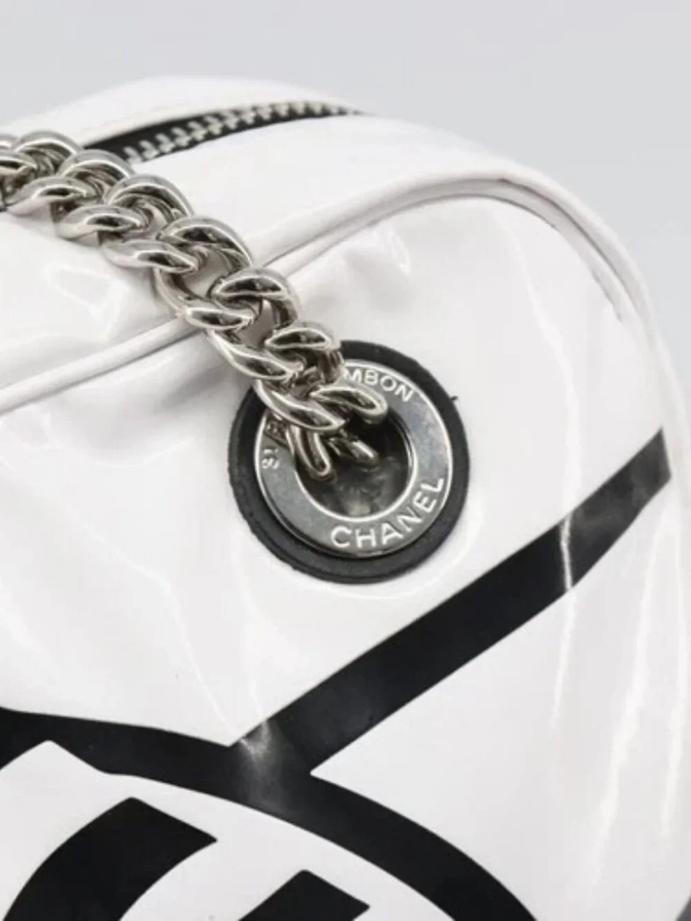 CHANEL La Pausa Chain Bag Patent leather White Silver CC Auth BA13516SAM